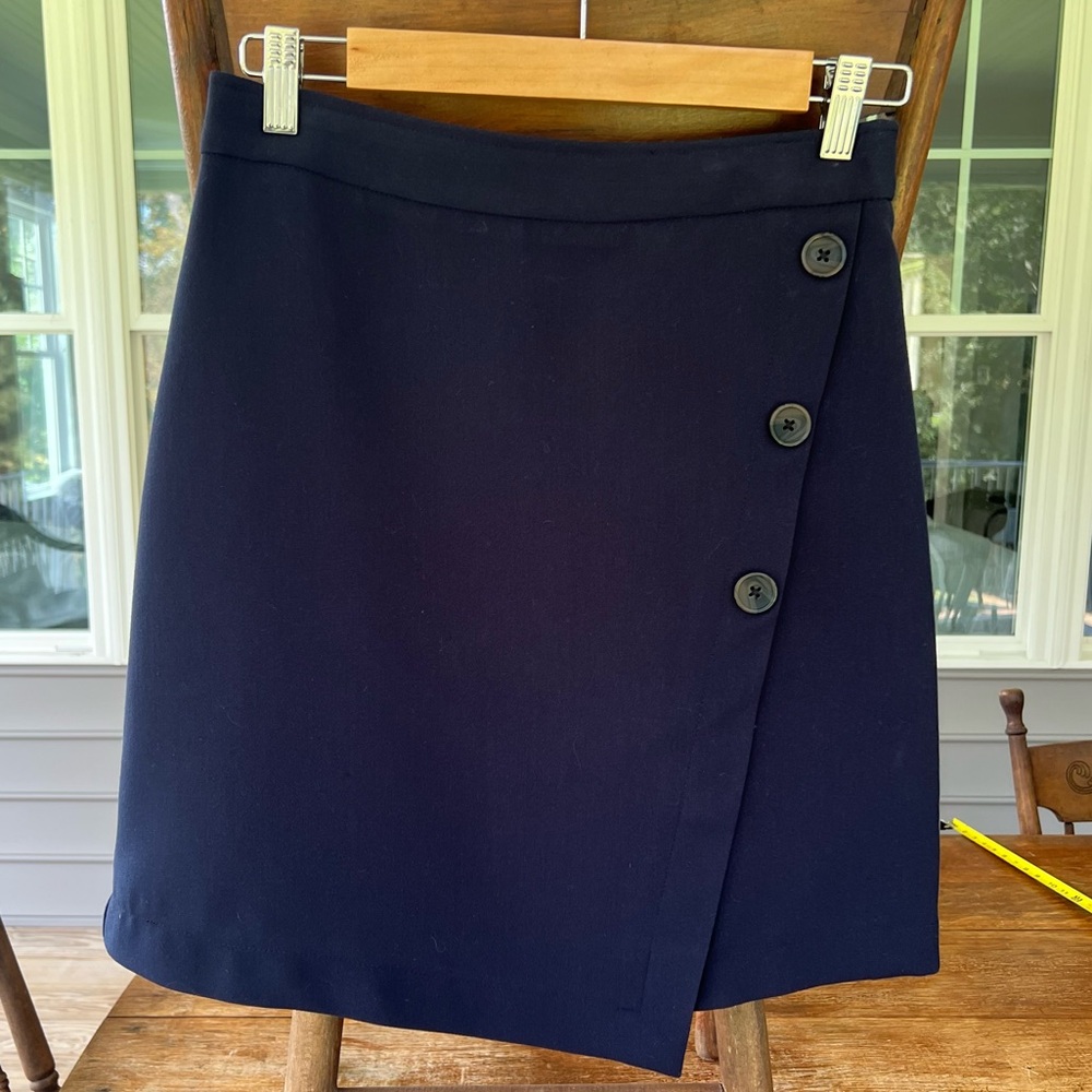 NWT Banana Republic Navy Blue Button Accent Asymmetrical Wrap Mini Skirt Size 0